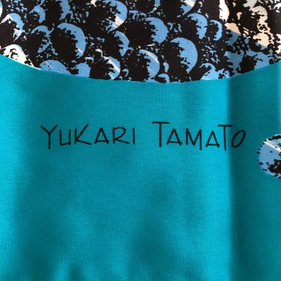 Sildoll Yukari Tamato Scarf 34” x 35.5” - Picture 3 of 7